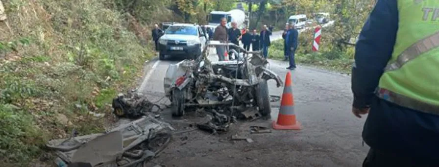 KAZA YAPAN FİAT TOFAŞ KAĞIT GİBİ DAĞILDI.. 3 YARALI