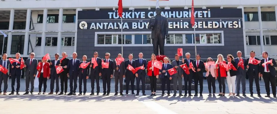 ANTALYA’DA ALTERNATİF CUMHURİYET BAYRAMI KUTLAMALARI