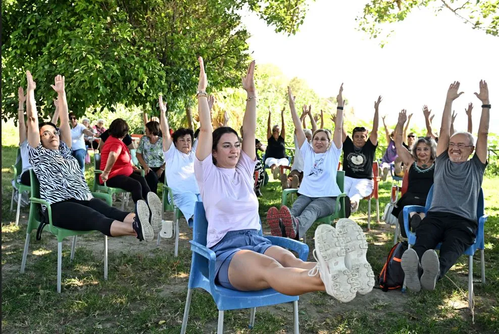 MURATPAŞA YAŞLILARA YOGA YAPTIRDI