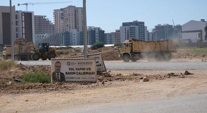 AK PARTİ’DEN BÖCEK’E.. ‘HEM YOL AÇMIYOR HEM DE YOL KAPATIYOR’