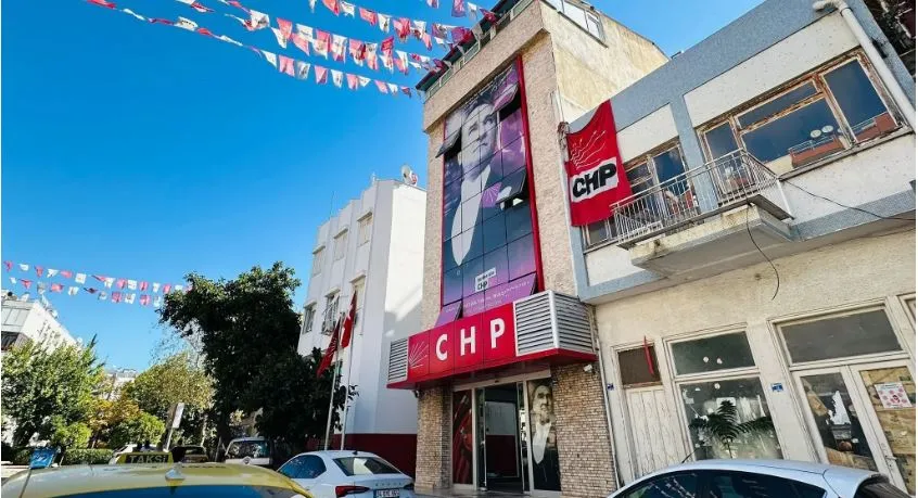 ANTALYA CHP’DE OLAĞANÜSTÜ KURULTAY KRİZİ.. KAMACI O BİLDİRİYE İMZA ATTI MI?