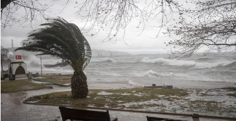 50 KENTTE FIRTINA VE SAĞANAK ALARMI.. ANTALYA TURUNCU KODLA UYARILDI