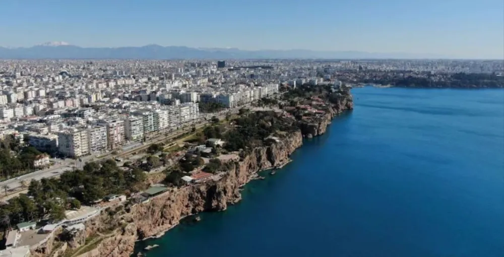 ANTALYA’DAKİ DEPREMLER KAYGI YARATTI.. ‘FALEZLER DENİZE KAYABİLİR’