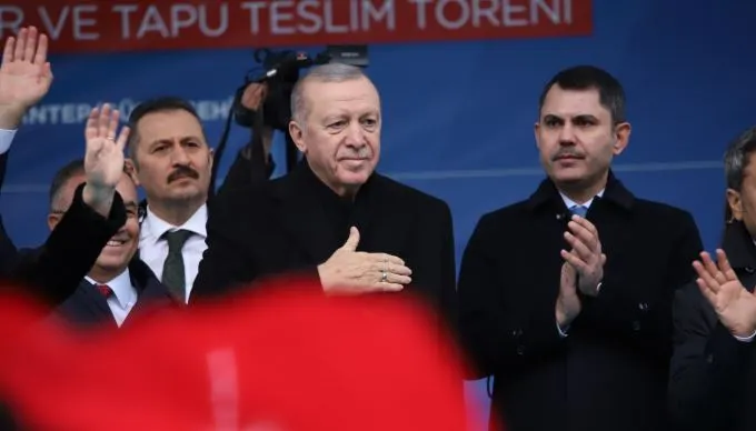 ERDOĞAN TAPU TESLİM TÖRENİNDE CHP’Yİ ELEŞTİRDİ.. ‘ AKILLARINDA SADECE PARA KULELERİ VAR’