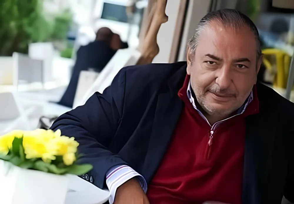ÜNLÜ SUNUCU REHA MUHTAR EVİNDE DÜŞEREK AĞIR YARALANDI