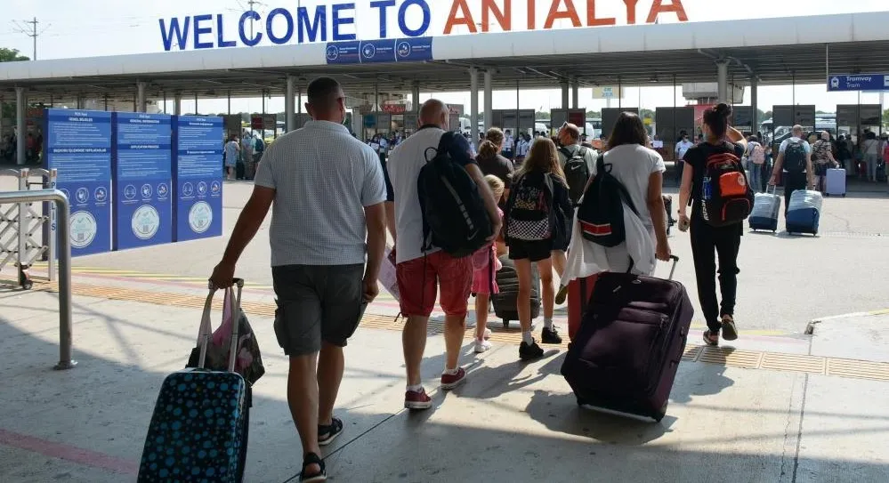 ANTALYA 8 AYDA 12 MİLYON ZİYARETÇİYE YAKLAŞTI.. YILSONU BEKLENTİSİ 17 MİLYON