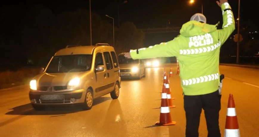 YENİ YILDA TRAFİK CEZALARI ARTTI.. ‘ÇAKAR’ KULLANANLAR YANACAK