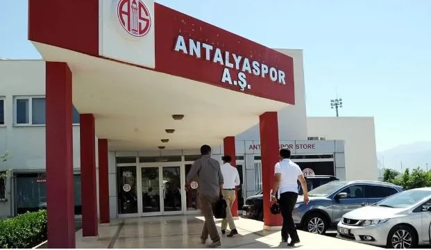 ANTALYASPOR’DA DERNEK SEÇİMİ SONRASI İLK KAVGA ÇIKTI.. KAPIDA KRİZ