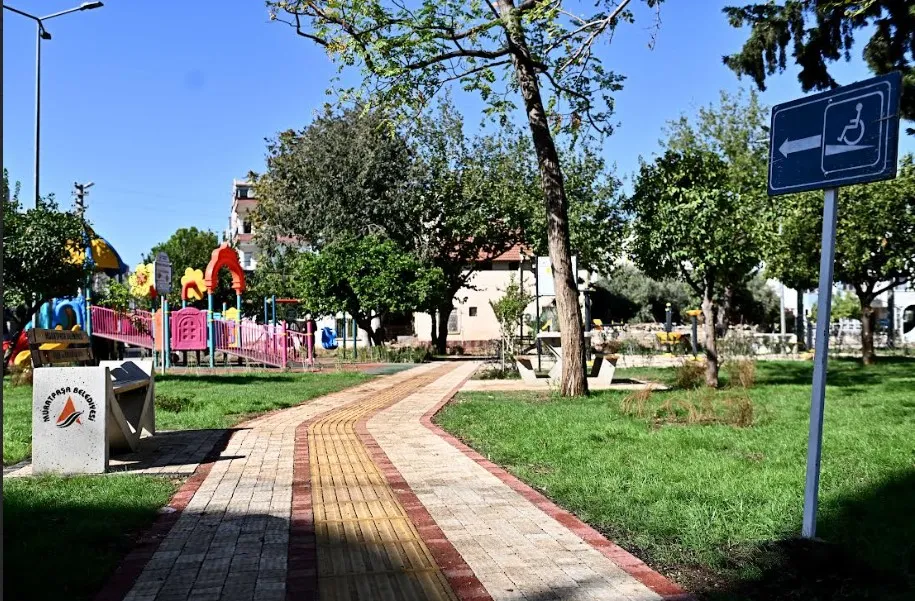 MURATPAŞA’NIN PARKLARI YENİLENİYOR