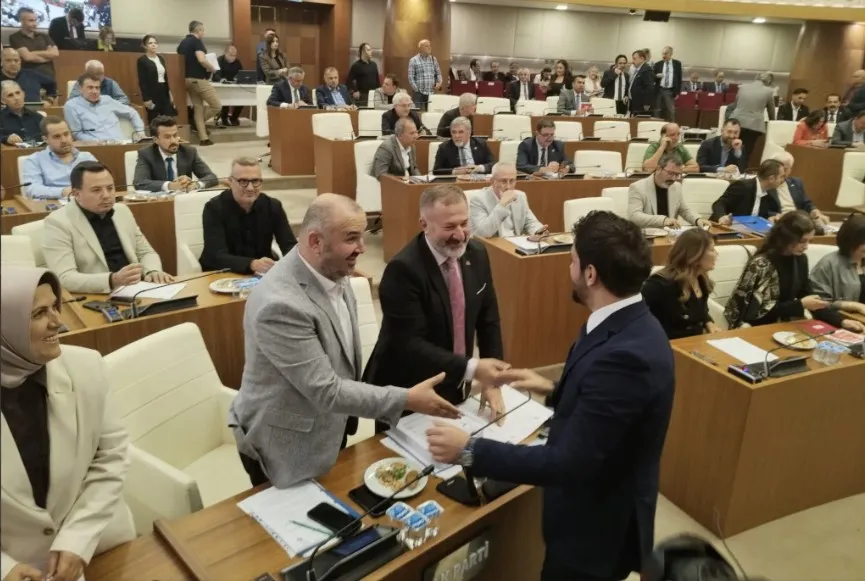 BÜYÜKŞEHİR’DEKİ GERGİN MECLİS İÇİN AK PARTİ VE CHP BİRBİRİNİ SUÇLADI