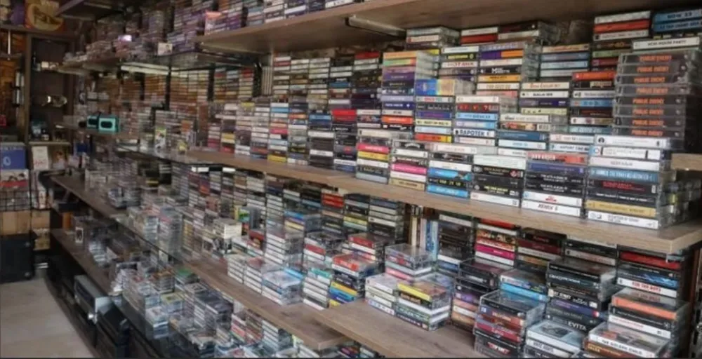 SANAT SOKAĞI’NDA NOSTALJİ.. KASET KÜLTÜRÜ GERİ DÖNDÜ