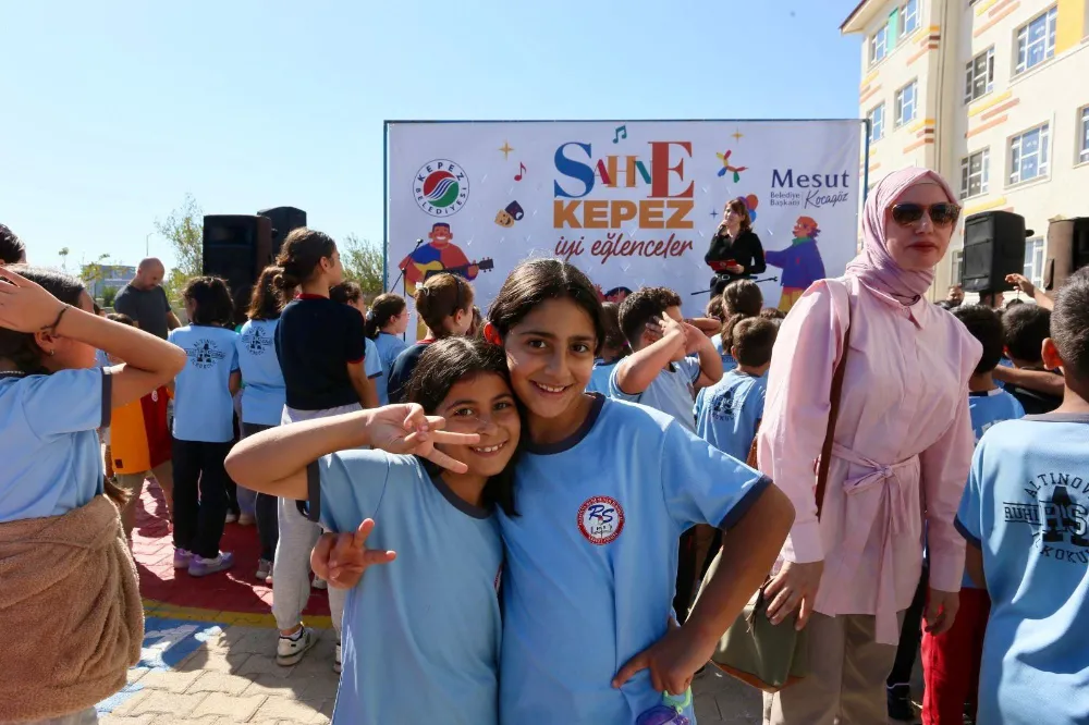 SAHNE KEPEZ ÖĞRENCİLERLE BULUŞTU