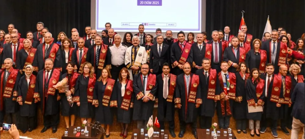 ANTALYA’DA 75 AKADEMİSYEN CÜBBE GİYDİ