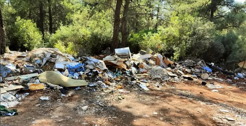 KEPEZ’DE BİR ORMAN MANZARASI.. BU ÇÖP DAĞLARI BİR İNSANLIK AYIBIDIR