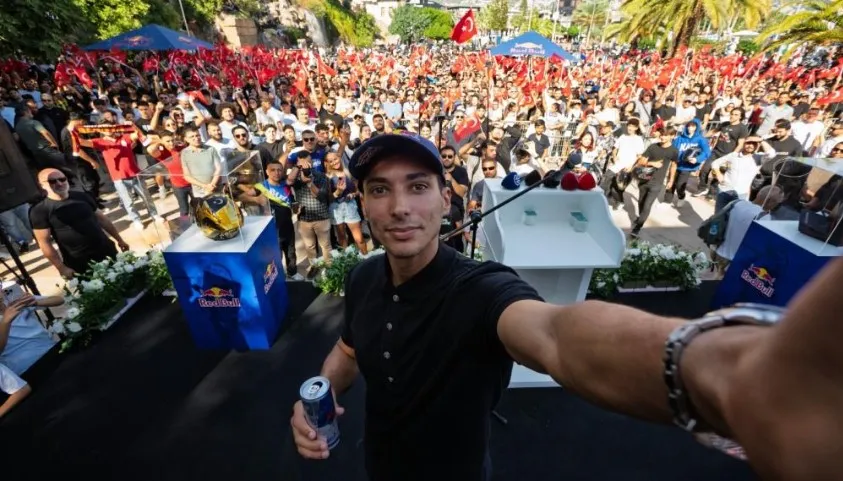 DÜNYA ŞAMPİYONU RAZGATLIOĞLU MEMLEKETİ ALANYA