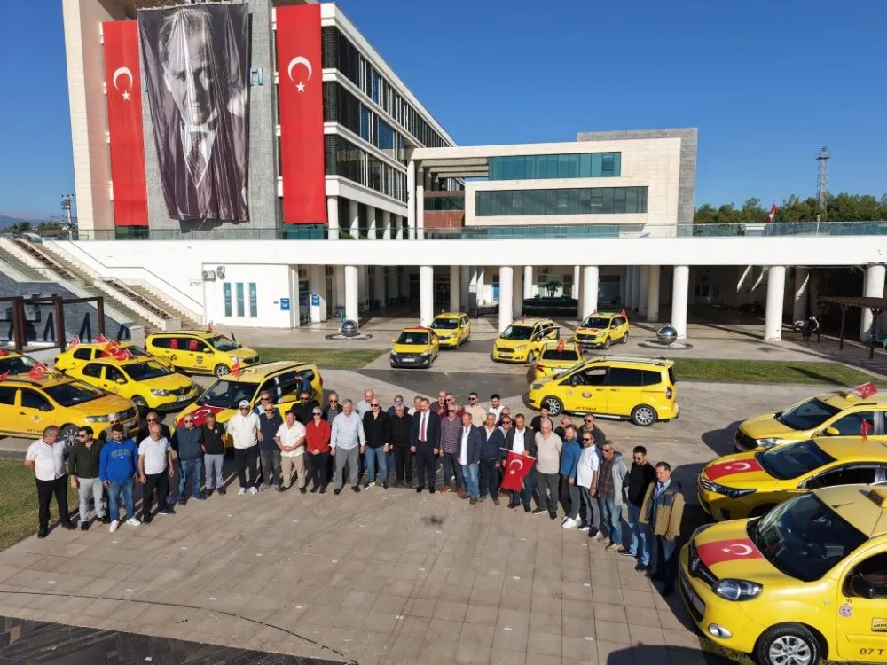 KONYAALTI’NDA CUMHURİYET KONVOYU