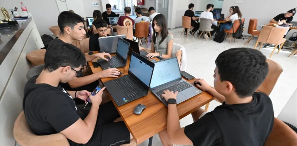 ANTALYA DA KATILDI.. MERSİN’DE GENÇ BEYİNLER UZAY VE TEKNOLOJİ İÇİN YARIŞTI