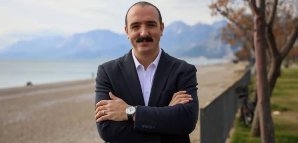 CEM KOTAN.. ‘BU ZAMANDA NE KADAR AZ İMZA ATARSAN O KADAR İYİ’