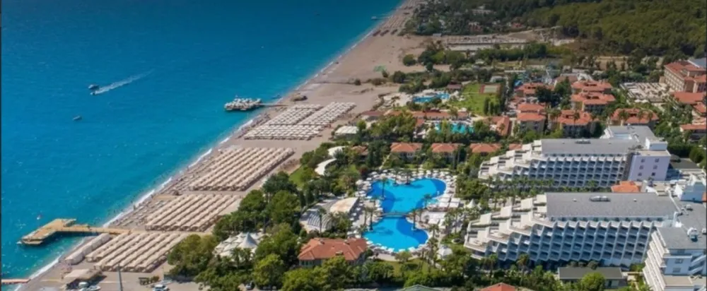 ANTALYA KEMER’DE 5 YILDIZLI OTELDE MAAŞ KRİZİ.. ÇALIŞANLAR İSYAN EDİYOR