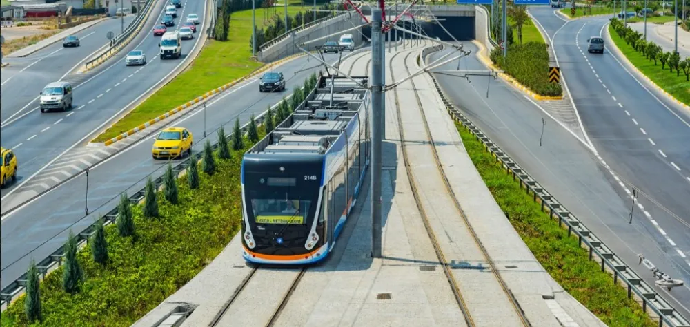 HİNDİSTAN’DA KENTSEL PLANLAMA İÇİN ANTALYA RAYLI SİSTEMLERİ ÖRNEK GÖSTERİLDİ