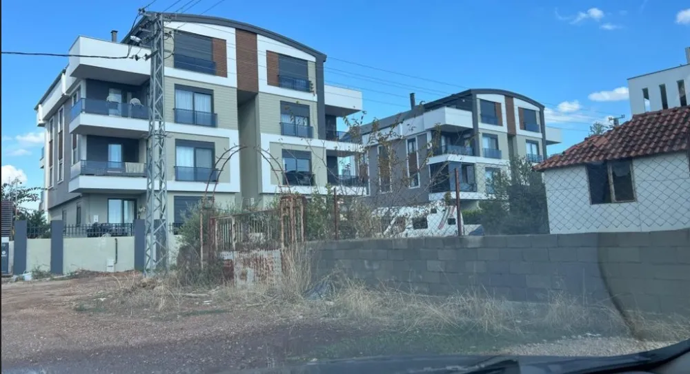 DÖŞEMEALTI’NDA İNŞAAT VE İSKÂN SKANDALI.. BAŞKAN SESSİZCE İZLİYOR