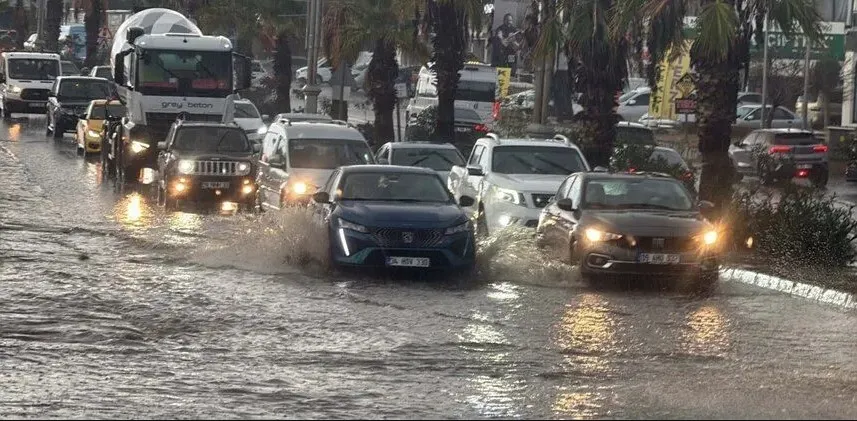 YURTTA HAVA DURUMU.. ANTALYA’DA 5 İLÇE İÇİN ‘SARI KOD’LU UYARI YAPILDI