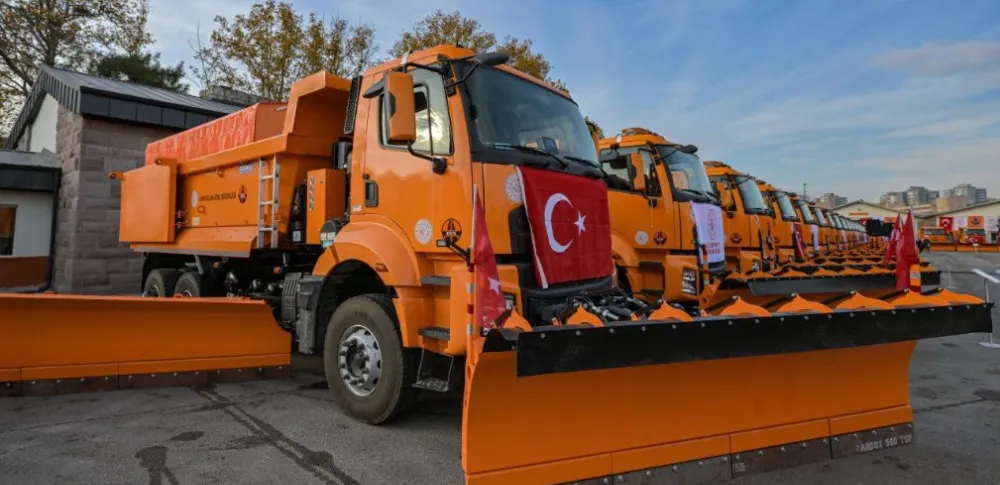 YOL AĞINDA KIŞ HAZIRLIKLARI TAMAM.. KARLA MÜCADELE FİLOSUNA 663 YENİ ARAÇ EKLENDİ