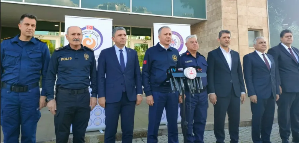 BAKAN YERLİKAYA.. ‘ZEYTİNKÖY ŞAFAK OPERASYONUNDA 458 KİŞİ GÖZALTINA ALINDI’