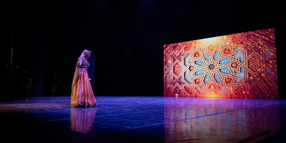 ANTALYA KÜLTÜRLE NEFES ALIYOR.. MERVE ÖZBEY İLE NEŞELİ BİR GECE