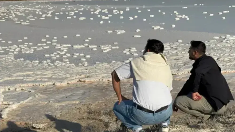 SULAR ÇEKİLDİ.. TUZ GÖLÜ FOTOĞRAFÇILARIN YENİ GÖZDESİ OLDU