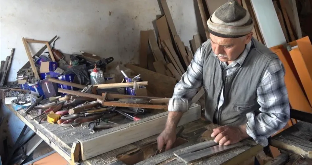 ALANYA’DA 45 YILLIK MARANGOZ USTASI ÇIRAK BULAMAZSA İŞYERİNİ KAPATACAK