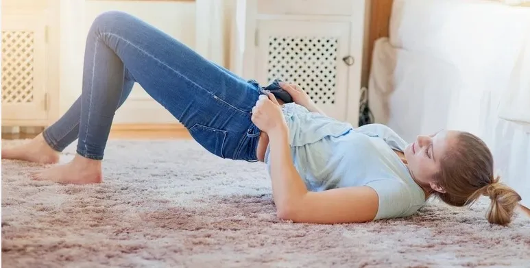 KADINLARA ÖNEMLİ UYARI.. DAR PANTOLON GİYERKEN BİR DAHA DÜŞÜNÜN