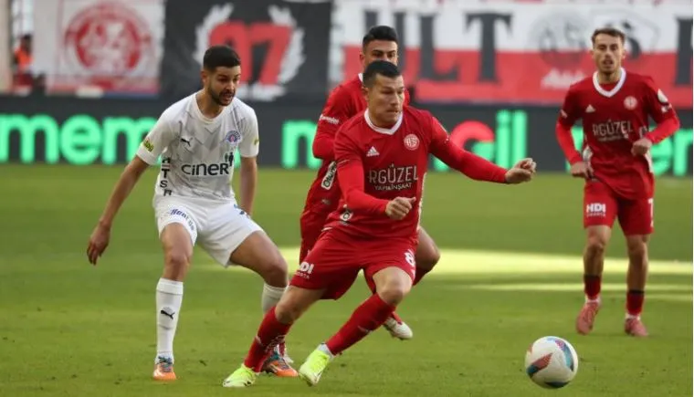 ANTALYASPOR EVİNDEKİ KASIMPAŞA MAÇINDA HATA YAPMADI: 2-1