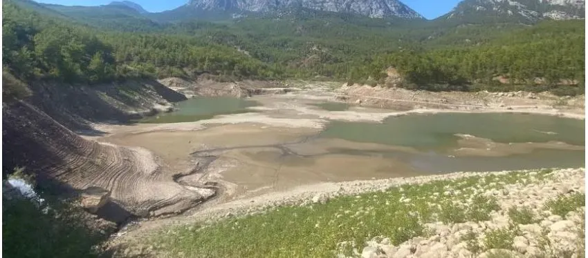 KENT ADETA KURUYOR.. ANTALYA’DA KIYAMETİ ANIMSATAN METEOROLOJİ RAPORU