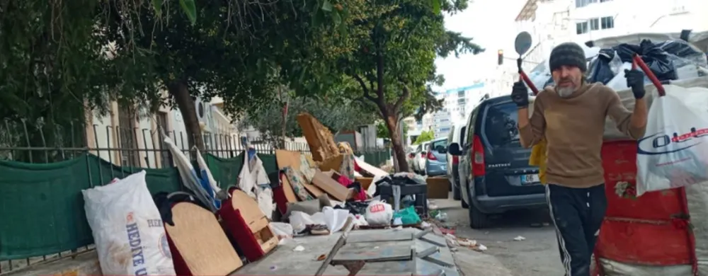 ANTALYA’DA TEPKİ ÇEKEN FOTOĞRAF.. MURATPAŞA’DA KALDIRIMLAR MOLOZLA DOLDU