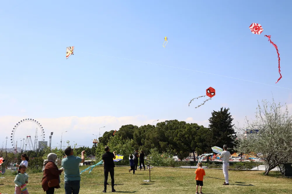 ANTALYA’DA ÇOCUK VE UÇURTMA FESTİVALİ 