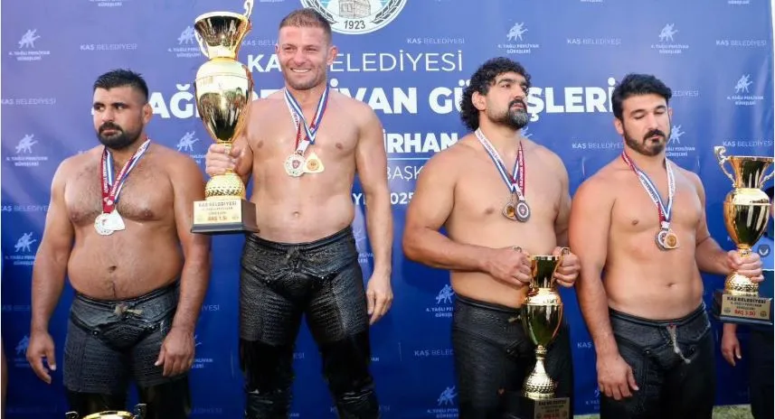 ANTALYA KAŞ’TA BAŞPEHLİVANLIĞINI BALABAN KAZANDI