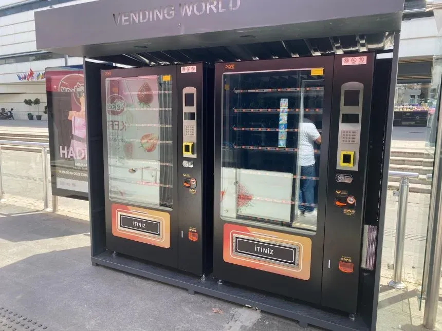 ANTALYA’DA TRAMVAY DURAKLARI ‘OTOMAT’LARLA TİCARETE AÇILDI