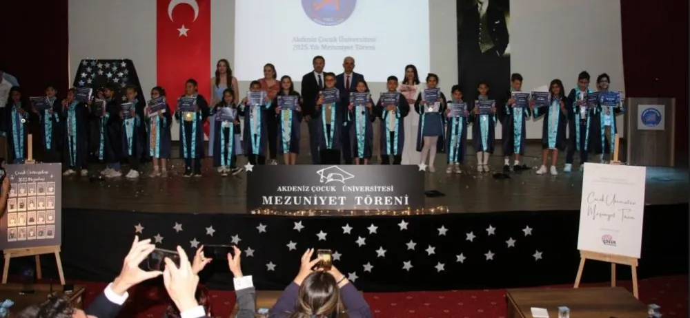ANTALYA AKDENİZ ÇOCUK ÜNİVERSİTESİ’NDE MEZUNİYET COŞKUSU