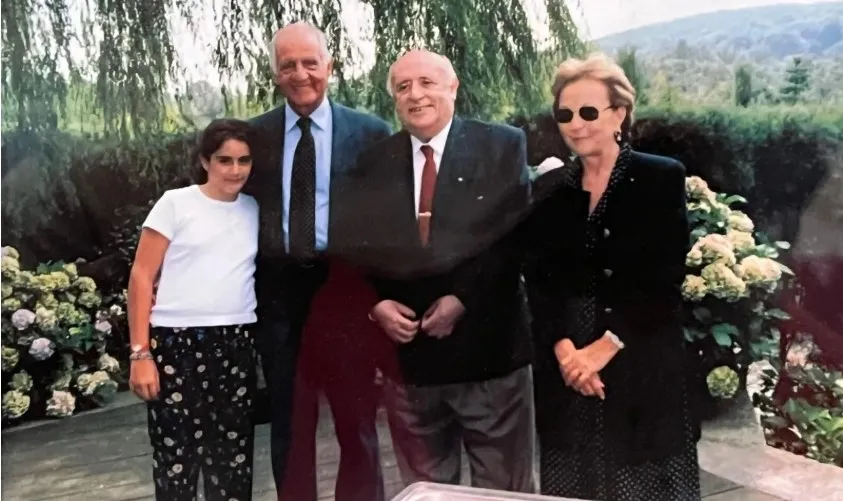 TÜRKİYE’NİN EN ZENGİN VE OLAYLI KADININ FOTOĞRAFLARI ‘MÜZE’DEN ÇIKTI