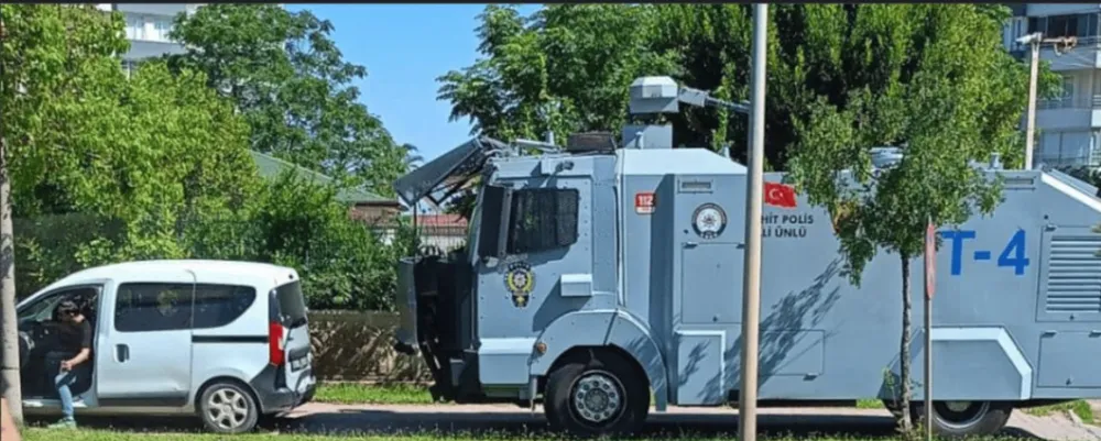 YIKIM GERGİNLİĞİ.. ANTALYA KUNDU’DA POLİS İLE ESNAF KARŞI KARŞIYA