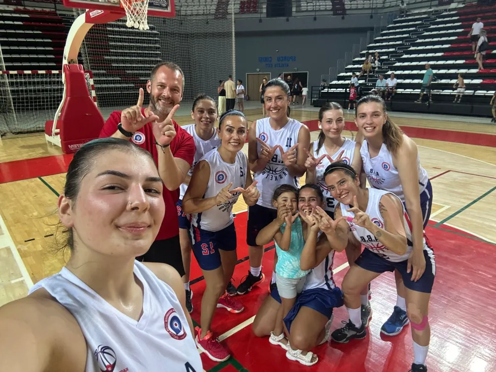 BÜYÜKŞEHİR BASKETBOL YEREL LİGİ BÜYÜK KADINLAR DA ŞAMPİYON OLDU