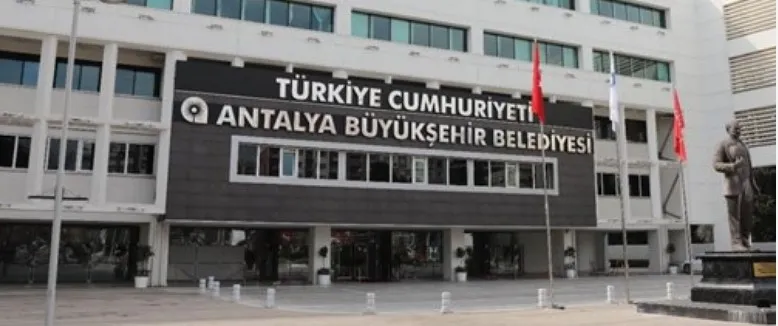CHP’DEN GELEN ‘İSTİFA TALİMATI’ SONRASI ANTALYA’DA KOLTUKLAR SALLANIYOR