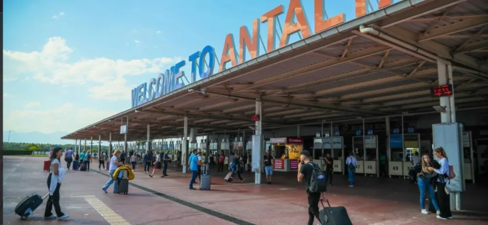 SEKTÖRÜ 2026 ENDİŞESİ SARDI.. ANTALYA TURİZMİ İÇİN FİYAT UYARISI