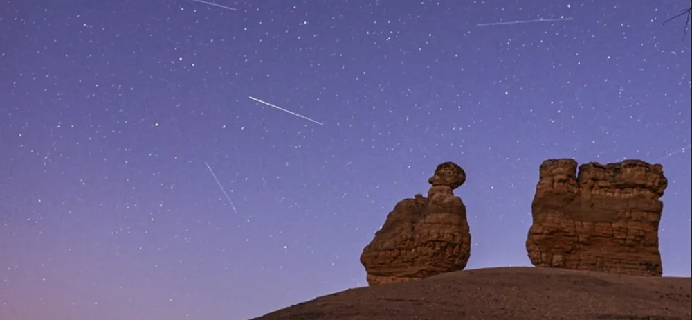 METEOR YAĞMURU GECEYİ AYDINLATTI.. TÜRKİYE’DE BÜYÜK İLGİYLE İZLENDİ