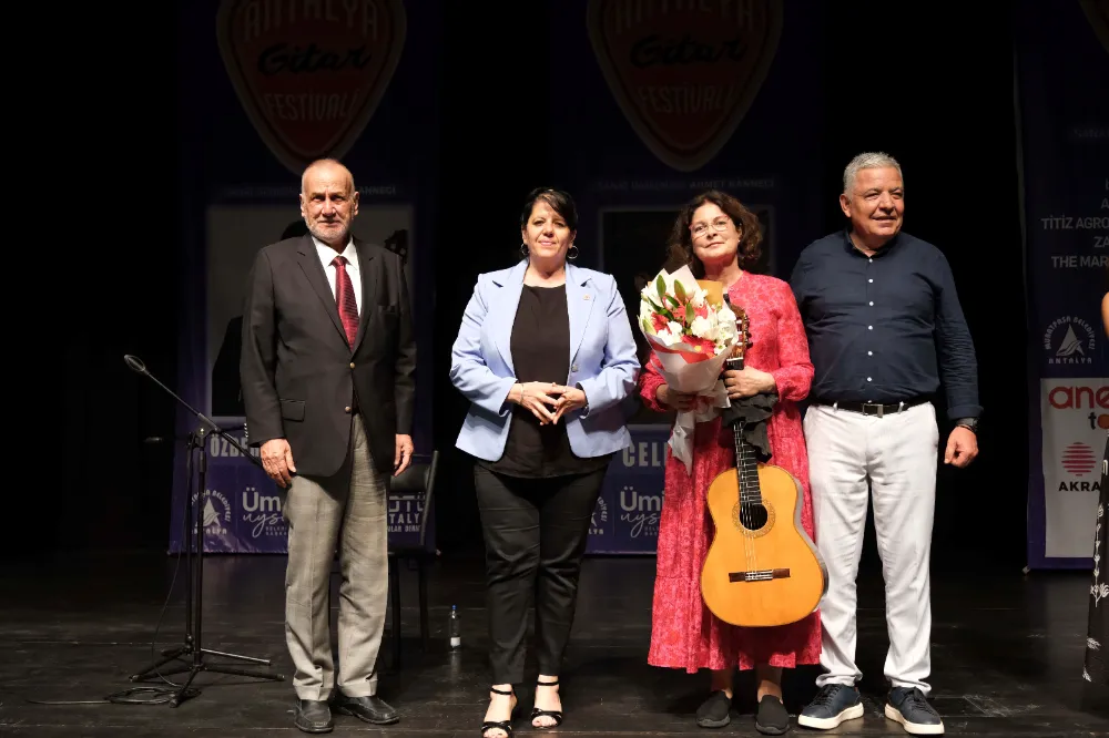 MURATPAŞA’DA GİTAR FESTİVALİ SONA ERDİ