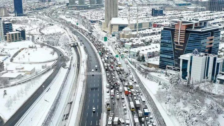 BAKAN DUYURDU.. İSTANBUL’DAKİ BÜTÜN YOLLAR TRAFİĞE AÇILDI