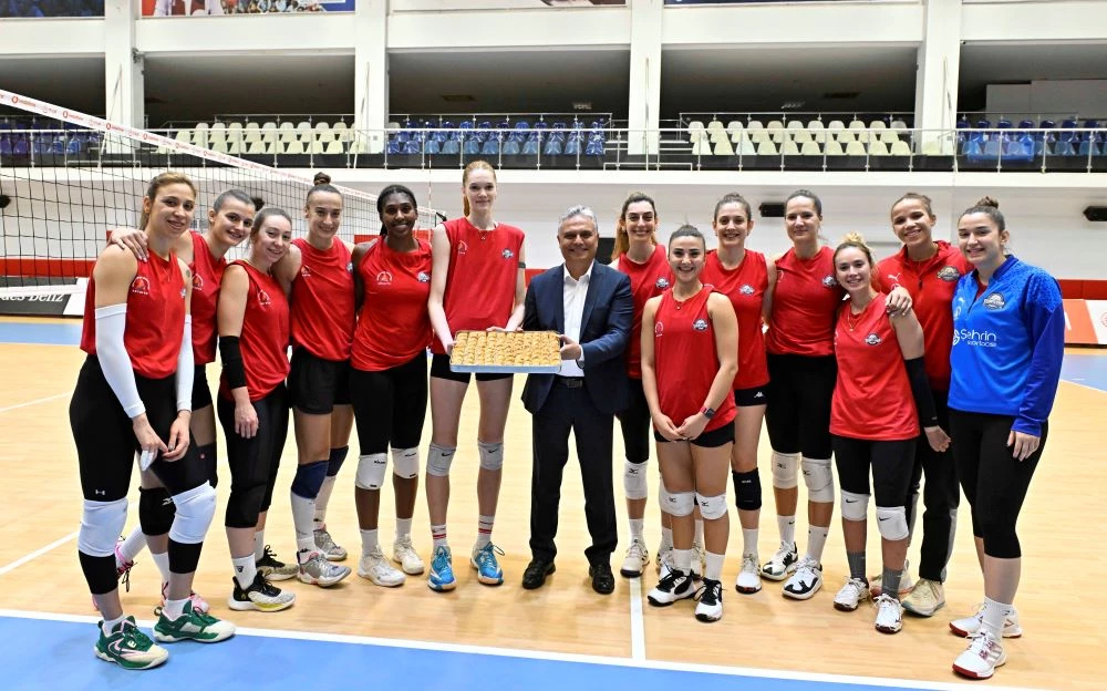 VOLEYBOLCU KIZLARA DESTEK ZİYARETİ