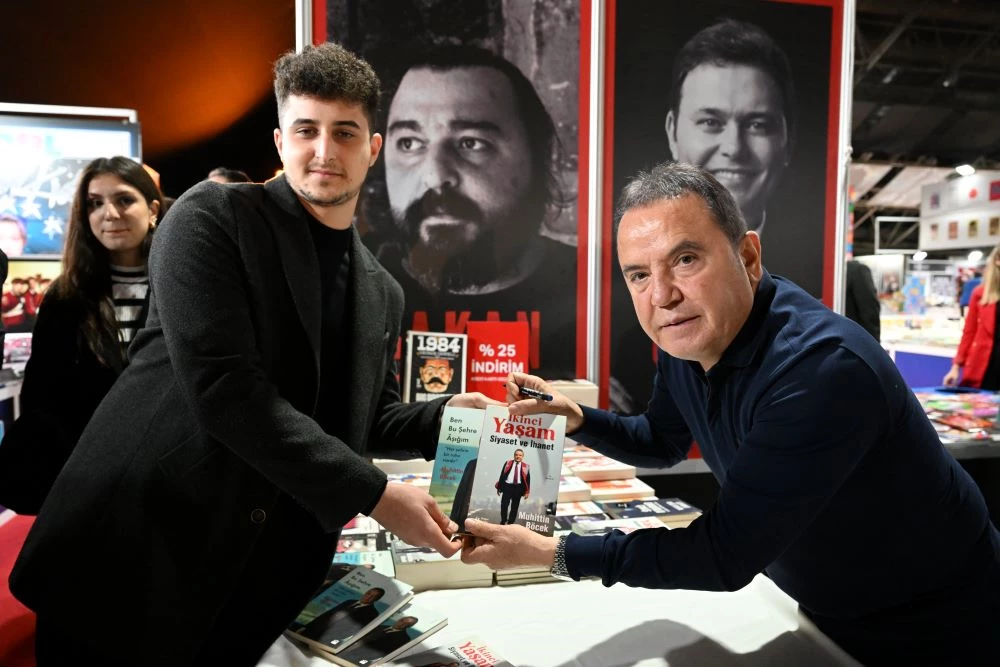 KİTAP FUARI’NDA KİTAP TANITIMI